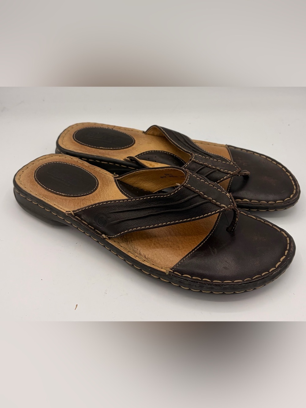 Born brown leather thong flip flop sandals women’s 9 comfort casual vacation